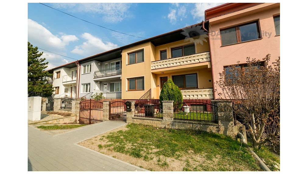Priestranný RD vhodný na bývanie aj podnikanie v BA - m.časť ČUNOVO